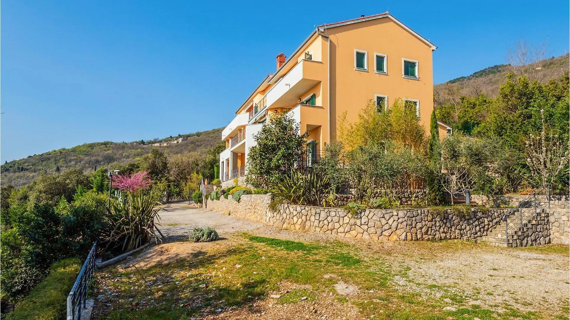 3 Bedroom Beautiful Apartment In Mošćenička Draga
