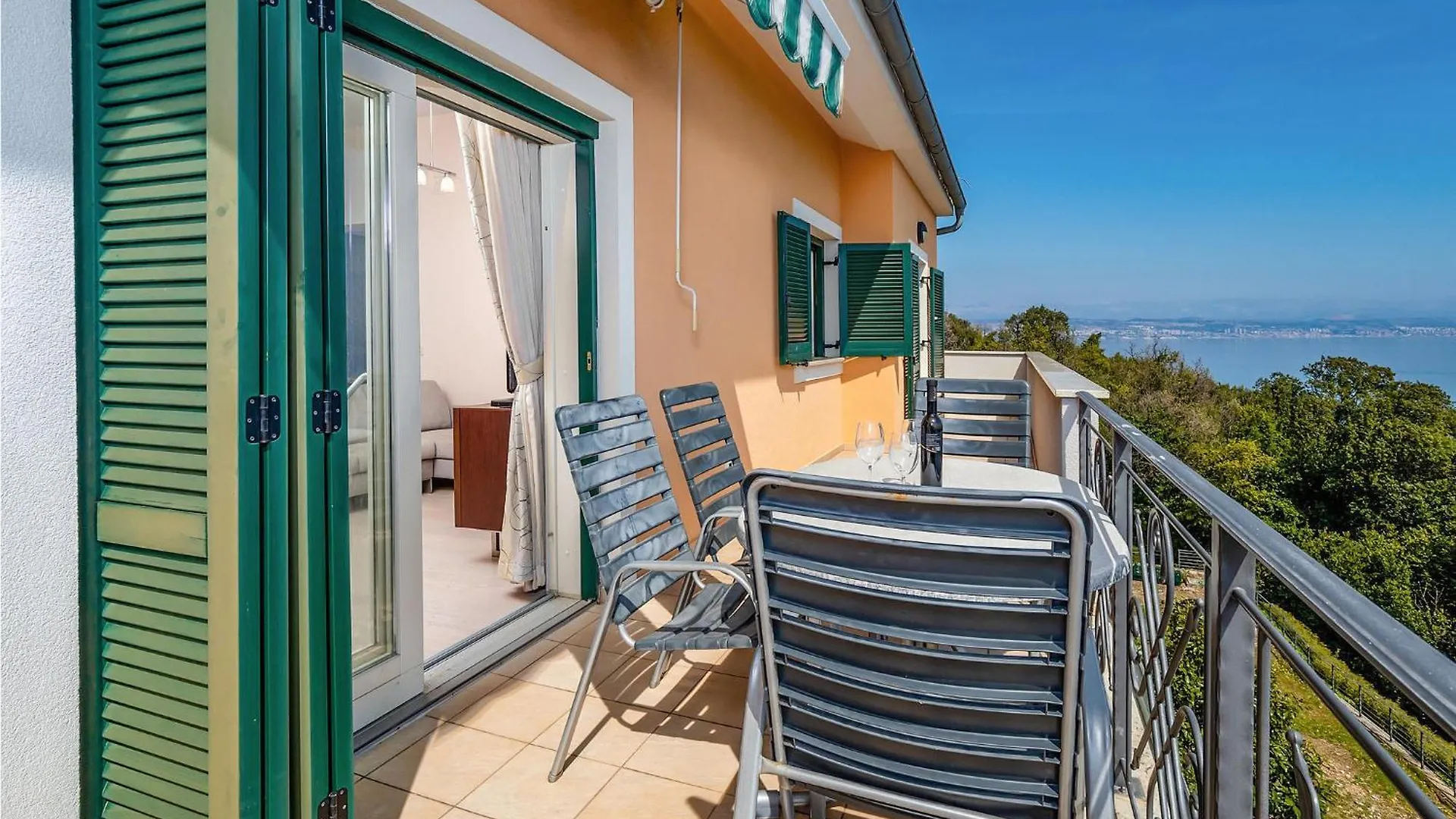 3 Bedroom Beautiful Apartment In Mošćenička Draga 0*,